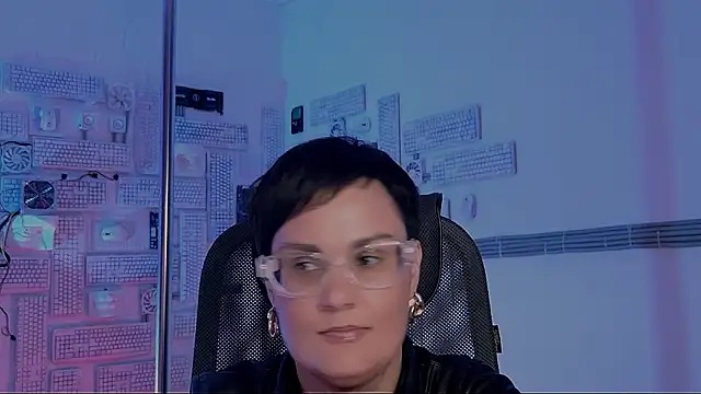 LauraDavidsons online show from 11/14/25, 04:32