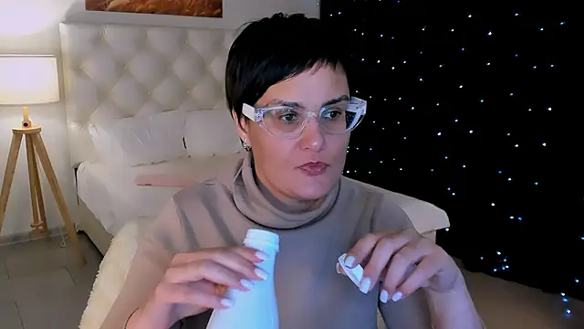 Snapshot of LauraDavidsons chatting on 02/24/26, 06:53 LauraDavidsons online show from 02/24/26, 06:53