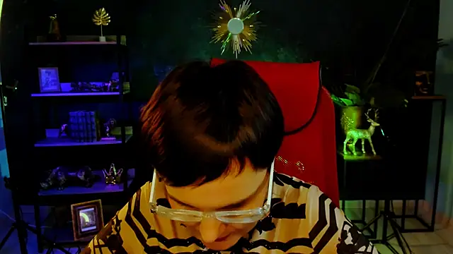 LauraDavidsons online show from 12/19/25, 04:53