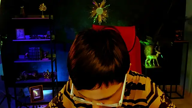 LauraDavidsons online show from 12/20/25, 05:32