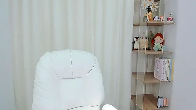 Nia-daozhu111 online show from 02/06/26, 09:38