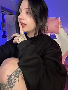 YourLittleDevil online show from 04/22/26, 05:36