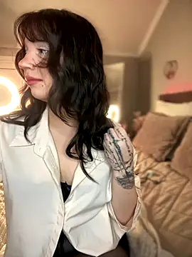 YourLittleDevil online show from 10/20/25, 02:17