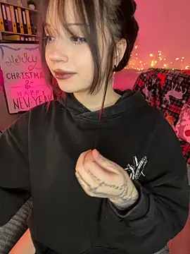 YourLittleDevil online show from 12/01/25, 02:18