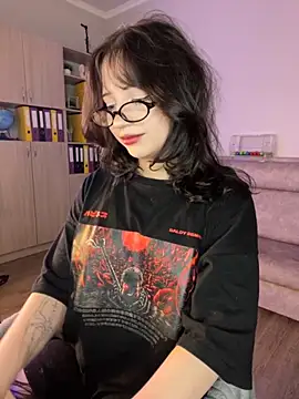 YourLittleDevil online show from 11/10/25, 01:27