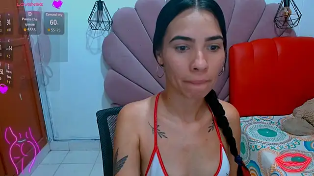 Snapshot of vanesa19_ chatting on 11/24/25, 04:18 vanesa19 online show from 11/24/25, 04:18