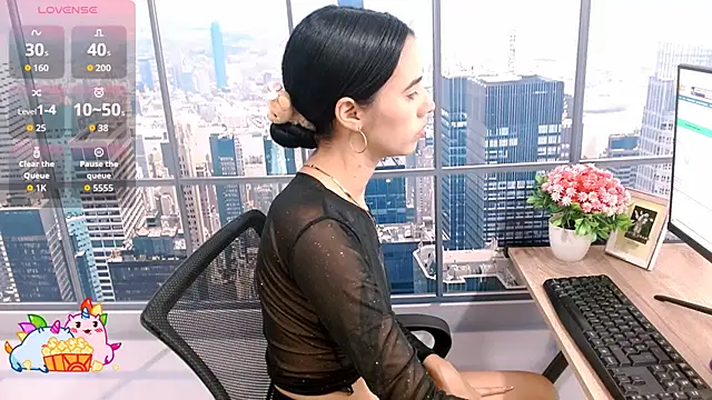 Snapshot of vanesa19_ chatting on 10/06/25, 01:56 vanesa19 online show from 10/06/25, 01:56