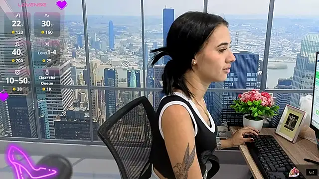 Snapshot of vanesa19_ chatting on 09/18/25, 12:30 vanesa19 online show from 09/18/25, 12:30