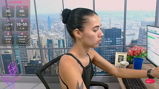 Snapshot of vanesa19_ chatting on 11/11/25, 01:17 vanesa19 online show from 11/11/25, 01:17