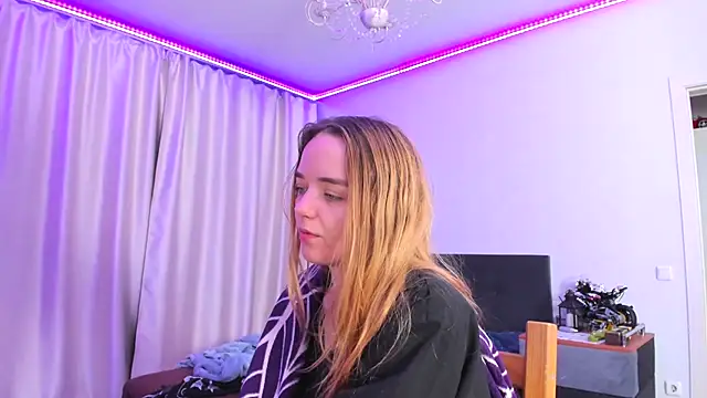 JanetShy online show from 10/04/25, 06:59