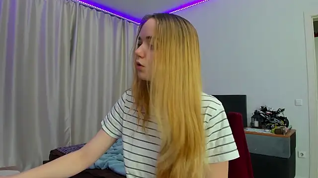 JanetShy online show from 10/02/25, 11:02