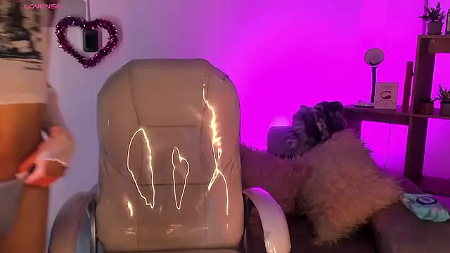 Snapshot of Angeel_of_lust chatting on 02/06/26, 07:21 Angeel of lust online show from 02/06/26, 07:21