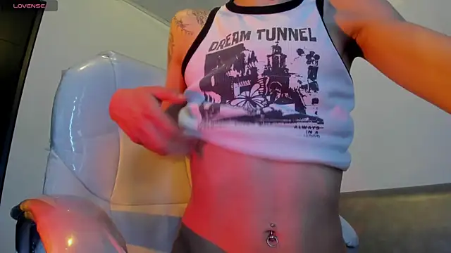 Snapshot of Angeel_of_lust chatting on 11/02/25, 04:34 Angeel of lust online show from 11/02/25, 04:34