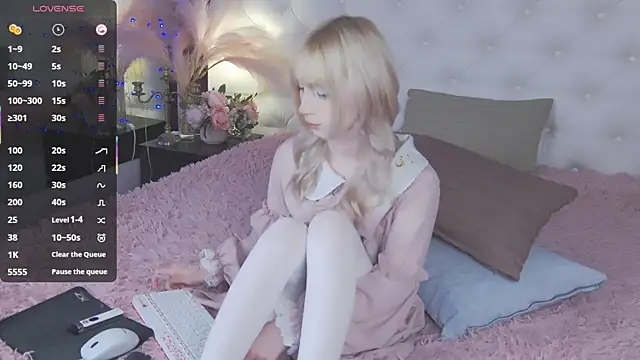 cutetomie online show from 11/30/25, 09:59