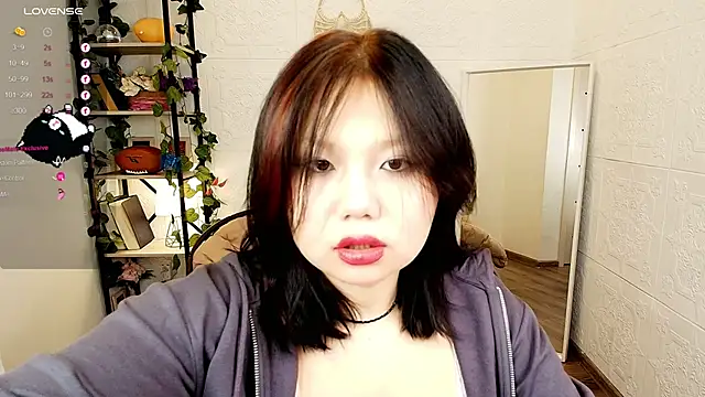 Snapshot of Moana_light chatting on 10/04/25, 02:13 Moana light online show from 10/04/25, 02:13