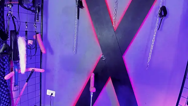 Snapshot of MissKara_Ariana_bdsm chatting on 11/23/25, 11:31 MissKara Ariana bdsm online show from 11/23/25, 11:31