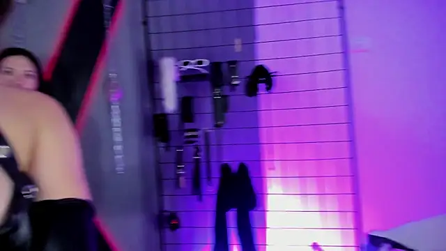 Snapshot of MissKara_Ariana_bdsm chatting on 11/26/25, 10:48 MissKara Ariana bdsm online show from 11/26/25, 10:48