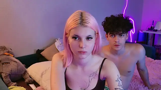 Alice18James online show from 09/08/25, 11:04