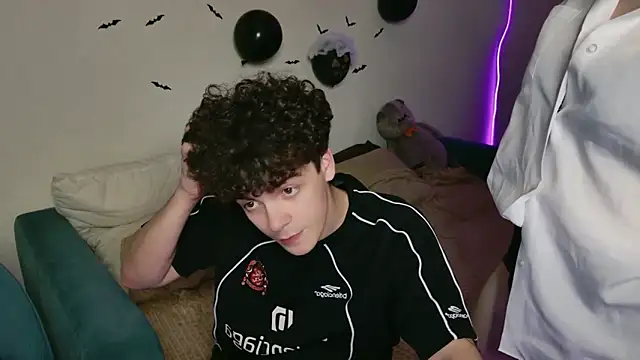 Alice18James online show from 10/30/25, 03:53