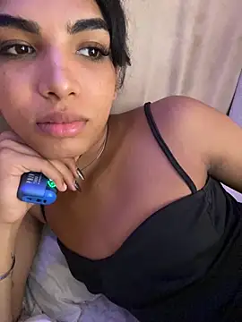 VeronicaSaenzx online show from 12/05/25, 08:28