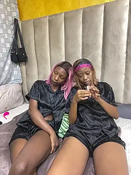 SexyPetitex25 online show from 03/29/26, 07:48