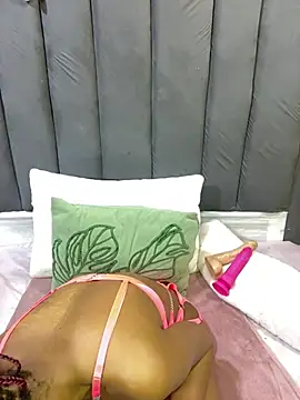 SexyPetitex25 online show from 06/06/26, 08:14