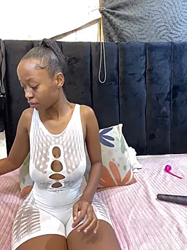 SexyPetitex25 online show from 03/13/26, 08:36