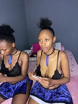 SexyPetitex25 online show from 12/19/25, 05:43