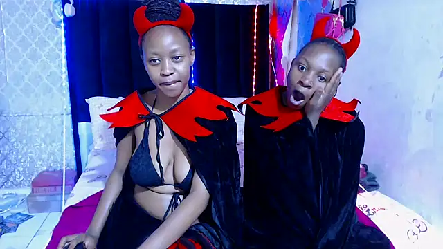 SexyPetitex25 online show from 10/31/25, 07:43