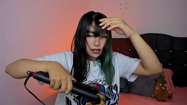 Snapshot of sammy_bunny1 chatting on 11/18/25, 12:37 sammy bunny1 online show from 11/18/25, 12:37