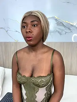 Snapshot of emily_browne chatting on 10/21/25, 07:02 emily browne online show from 10/21/25, 07:02