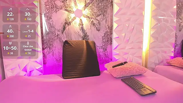 Madison 03 online show from 11/11/25, 05:02