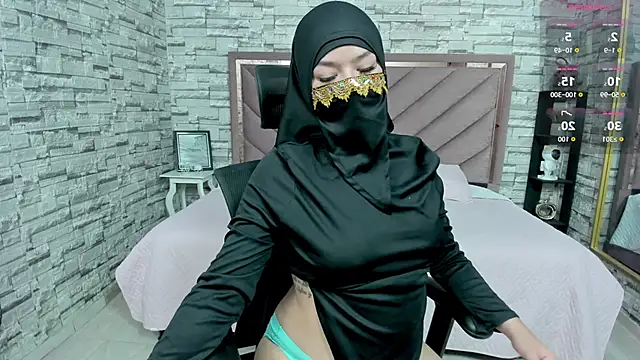 Snapshot of Amal_Bakir chatting on 10/11/25, 12:22 Amal Bakir online show from 10/11/25, 12:22