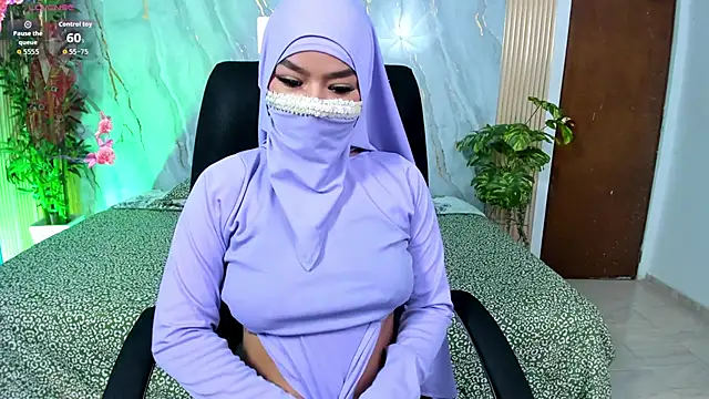 Snapshot of Amal_Bakir chatting on 11/11/25, 12:49 Amal Bakir online show from 11/11/25, 12:49