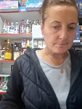 Snapshot of Fluturas2 chatting on 10/03/25, 12:06 Fluturas2 online show from 10/03/25, 12:06