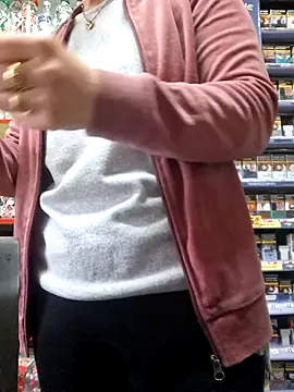 Snapshot of Fluturas2 chatting on 10/19/25, 05:43 Fluturas2 online show from 10/19/25, 05:43