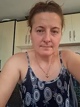 Snapshot of Fluturas2 chatting on 10/12/25, 12:28 Fluturas2 online show from 10/12/25, 12:28