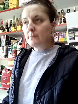 Snapshot of Fluturas2 chatting on 11/03/25, 10:52 Fluturas2 online show from 11/03/25, 10:52