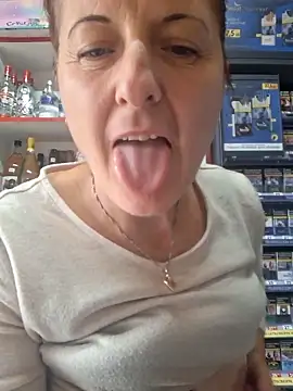 Snapshot of Fluturas2 chatting on 09/30/25, 11:27 Fluturas2 online show from 09/30/25, 11:27