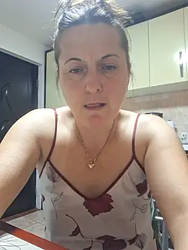 Snapshot of Fluturas2 chatting on 10/12/25, 12:23 Fluturas2 online show from 10/12/25, 12:23