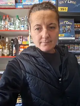 Snapshot of Fluturas2 chatting on 10/22/25, 08:25 Fluturas2 online show from 10/22/25, 08:25