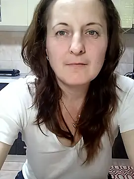 Snapshot of Fluturas2 chatting on 11/02/25, 08:03 Fluturas2 online show from 11/02/25, 08:03