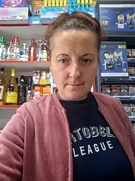 Snapshot of Fluturas2 chatting on 10/08/25, 09:00 Fluturas2 online show from 10/08/25, 09:00