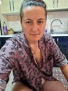 Snapshot of Fluturas2 chatting on 11/07/25, 08:19 Fluturas2 online show from 11/07/25, 08:19