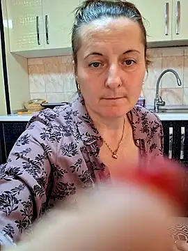 Snapshot of Fluturas2 chatting on 11/12/25, 08:51 Fluturas2 online show from 11/12/25, 08:51