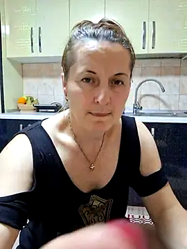 Snapshot of Fluturas2 chatting on 11/06/25, 07:40 Fluturas2 online show from 11/06/25, 07:40