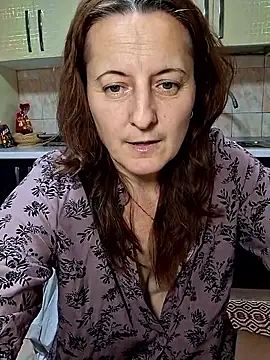 Snapshot of Fluturas2 chatting on 11/09/25, 11:20 Fluturas2 online show from 11/09/25, 11:20