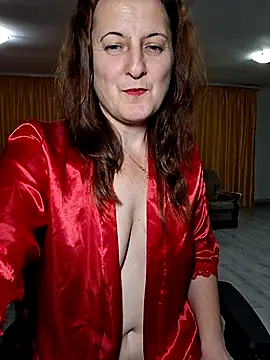 Snapshot of Fluturas2 chatting on 11/28/25, 09:26 Fluturas2 online show from 11/28/25, 09:26