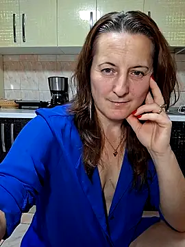 Snapshot of Fluturas2 chatting on 11/14/25, 09:51 Fluturas2 online show from 11/14/25, 09:51