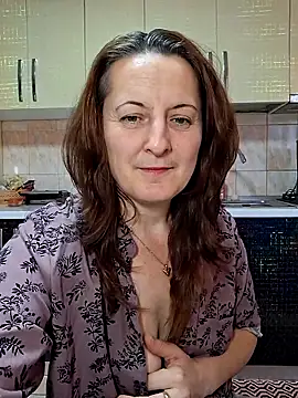 Snapshot of Fluturas2 chatting on 11/28/25, 08:14 Fluturas2 online show from 11/28/25, 08:14